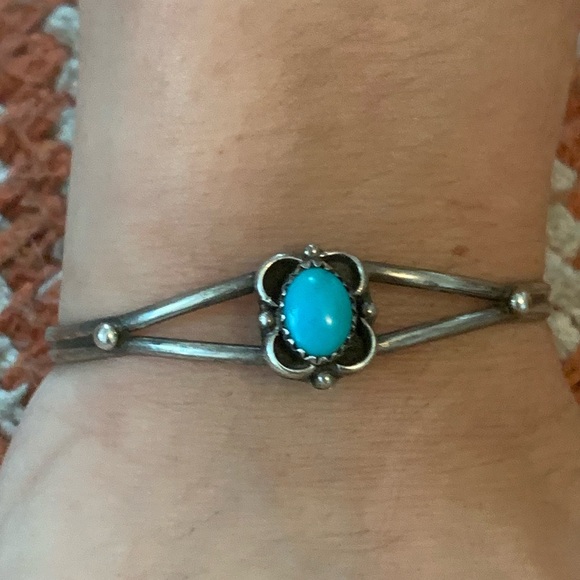 Vintage Navajo Turquoise Cuff - Picture 2 of 5